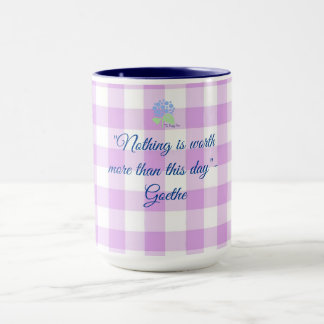 Caneca citação de Gingham Goethe roxo