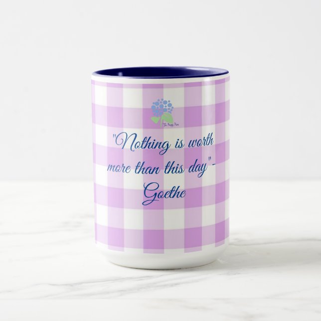 Caneca citação de Gingham Goethe roxo (Centro)