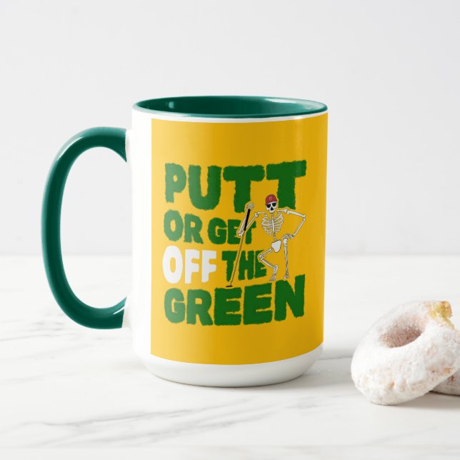 Caneca Citação Divertida de Golfe: Ou Acerta a Tacada ou  (Com Donut)