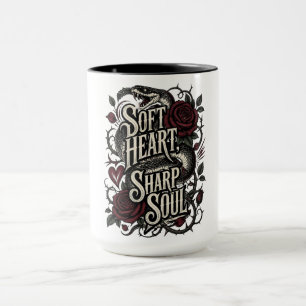 Caneca Citação Gótica Rosa Cobra Alma Afiada Coração Maci