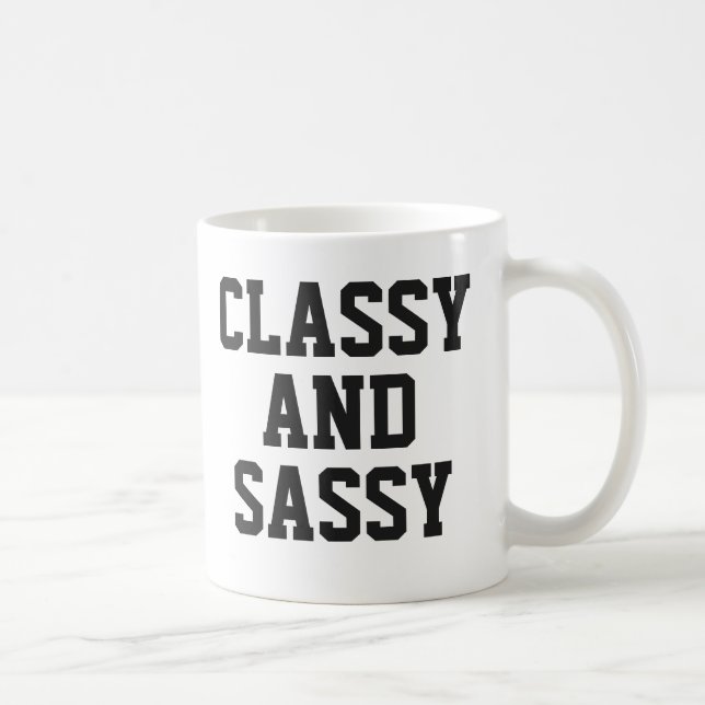 Caneca Classy e Sassy | Slogan de Humor Rosa, Cujo (Direita)