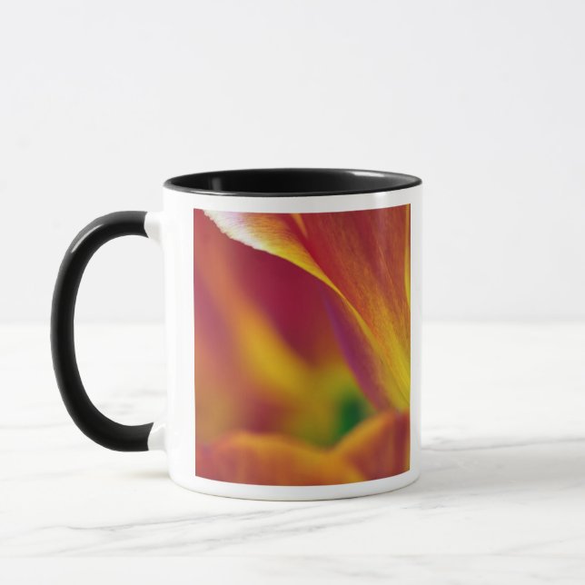 Caneca Close-up da parte inferior da flor de tulipa, 4 (Esquerda)