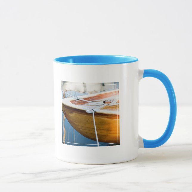 Caneca Close up no barco acima amarrado (Direita)