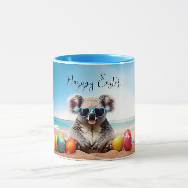 Caneca Coala na praia com ovos de Páscoa Feliz Páscoa (Centro)
