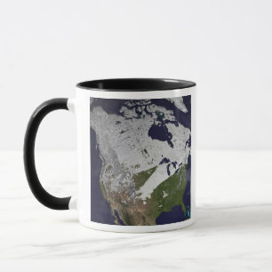 Caneca Cobrir de inverno na neve no hemisfério Norte