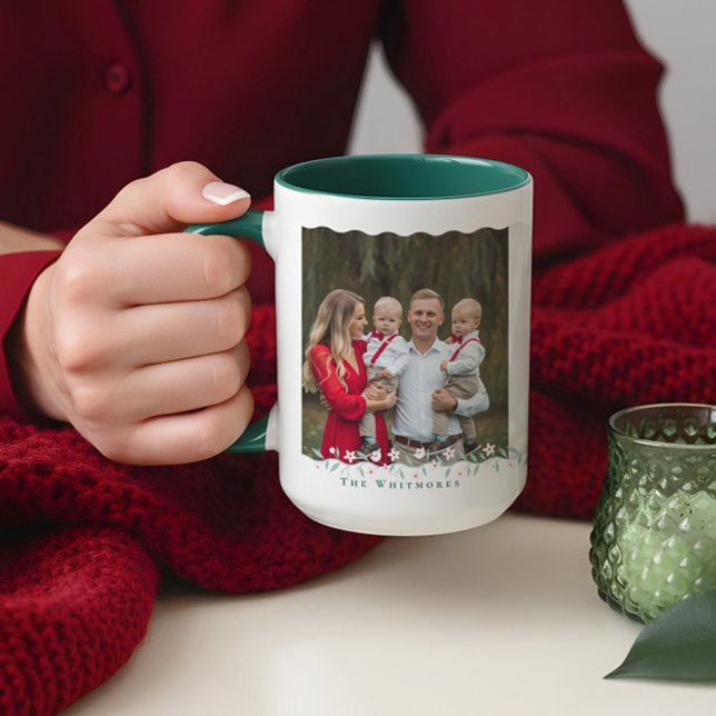Caneca Colagem de Fotos da Família Wavy Elegante Keepsasa (Elegant Wavy Family Photo Collage Keepsake Floral Mug)