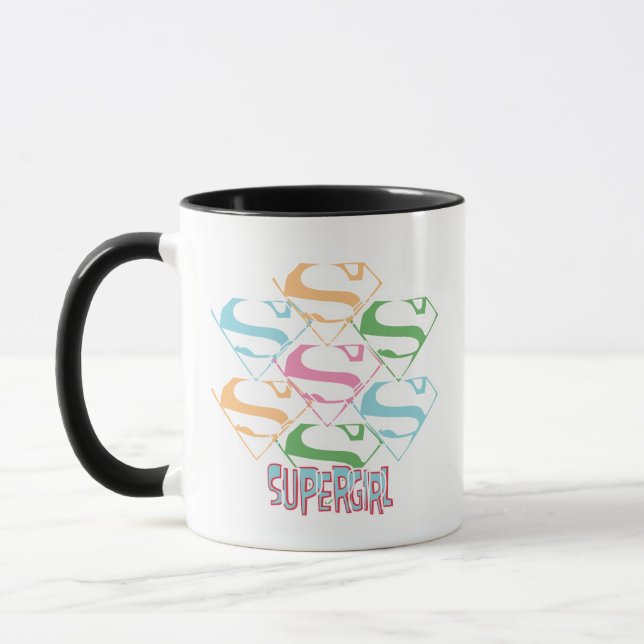 Caneca Colagem do logotipo Supergirl Pastel (Esquerda)