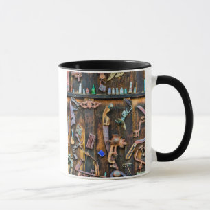 Caneca Coleção de antiguidades na parede