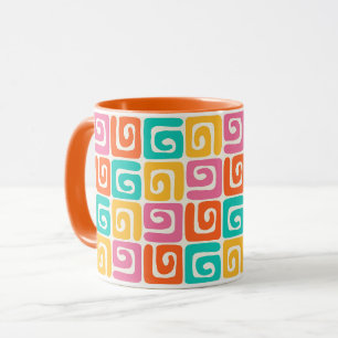 Caneca Colorido Geométrico Retro com Redemoinhos e Bold V