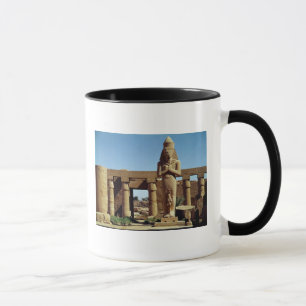 Caneca Colosso de Ramesses II: estátua ereta de