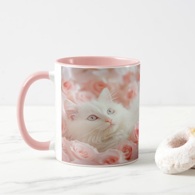 Caneca com Gato Branco Fofo entre Flores de Rosa (Com Donut)