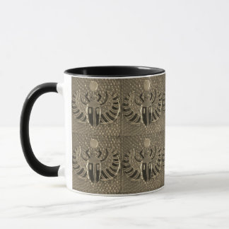Caneca com padrão de ladrilho de Escaravelho Alado
