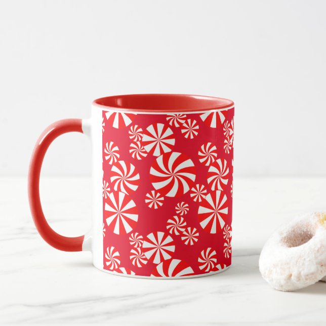 Caneca com padrão de peppermint vermelho e branco  (Com Donut)