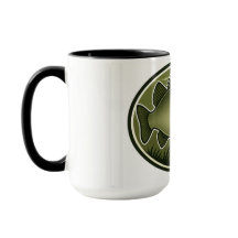 Caneca com um logotipo de robalo boca-pequena