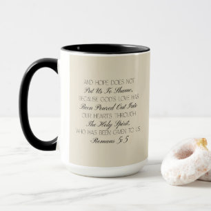 Caneca com versículo bíblico de esperança Romanos 
