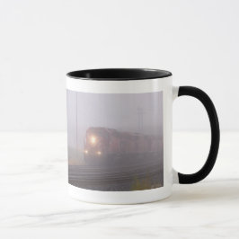 Caneca Comboio de mercadorias que funciona na névoa da