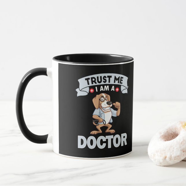 Caneca Confie em mim como um doutor T-Shirt (Com Donut)