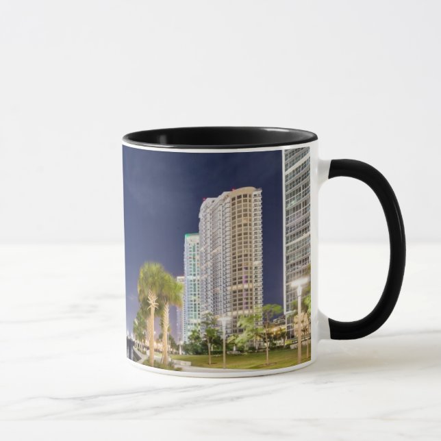 Caneca Construções ao longo do rio Riverwalk de Miami (Direita)
