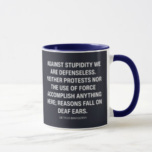 Caneca Contra a Estupidez Somos Defenseless