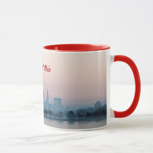 Caneca cor-de-rosa de Cleveland OH do por do sol