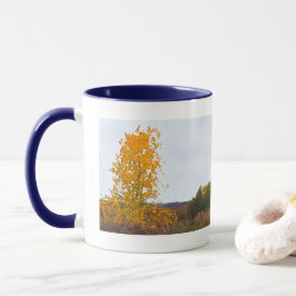 Caneca Cores de queda Lone Cottonwood Tree Impressionista