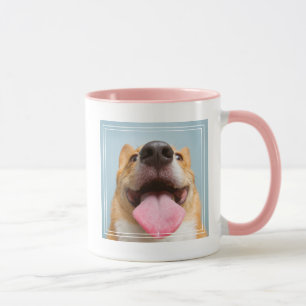 Caneca Corgi muito feliz das imagens   de Getty