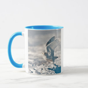 Caneca Coruja-das-neves decolando da neve