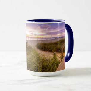 Caneca Costa da praia de Nápoles e oceano calmo Florida