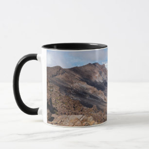 Caneca cratera haleakala, com vista para além da borda