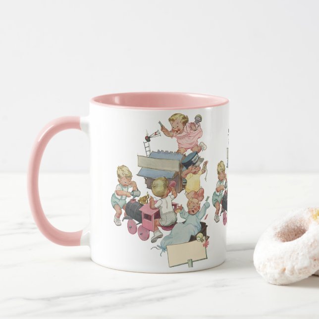 Caneca Crianças Antigas se Divertindo Brincando com Trens (Com Donut)