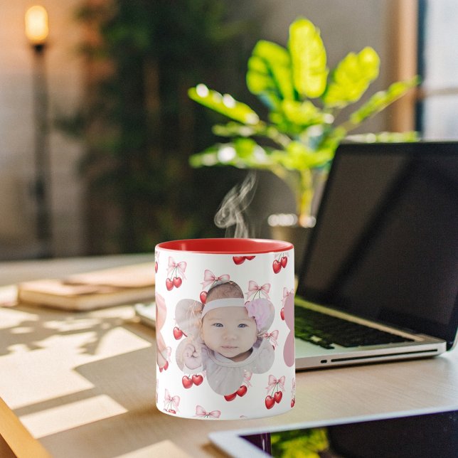 Caneca Crianças de fotos cor-de-rosa com arco de cereja (Criador carregado)