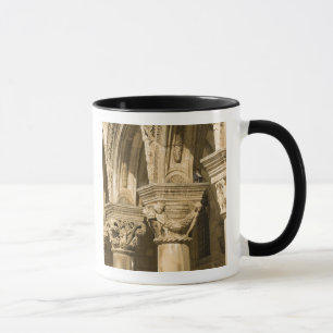 Caneca Croácia, Dalmácia, Dubrovnik. Arcos de pedra e