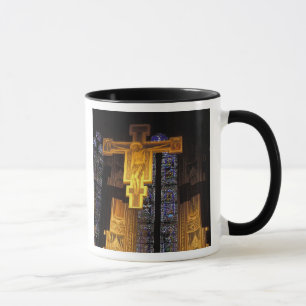 Caneca Crucifixo acima do altar-mor na Santa