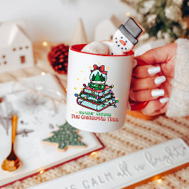 Caneca Cute Book Lover Reading Around the Christmas Tree 