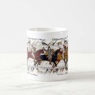 Caneca da cena da tapeçaria de Bayeux