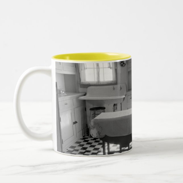 Caneca da cozinha da fazenda da Depressão-Era (Esquerda)