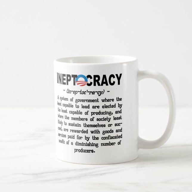 Caneca da definição de Ineptocracy da (Direita)