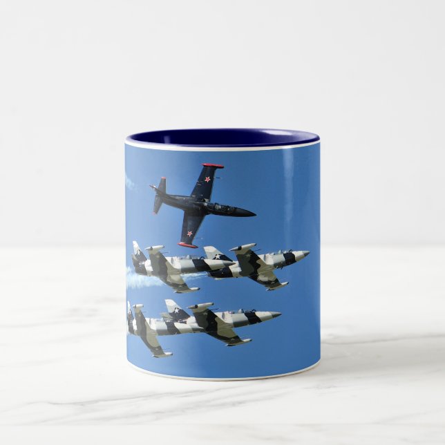 Caneca da estrela de tiro de L-39 Albatros & de T (Centro)