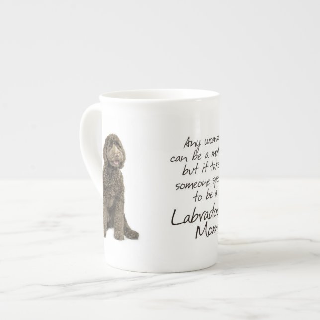 Caneca da mamã de Labradoodle (Frente Esquerda)