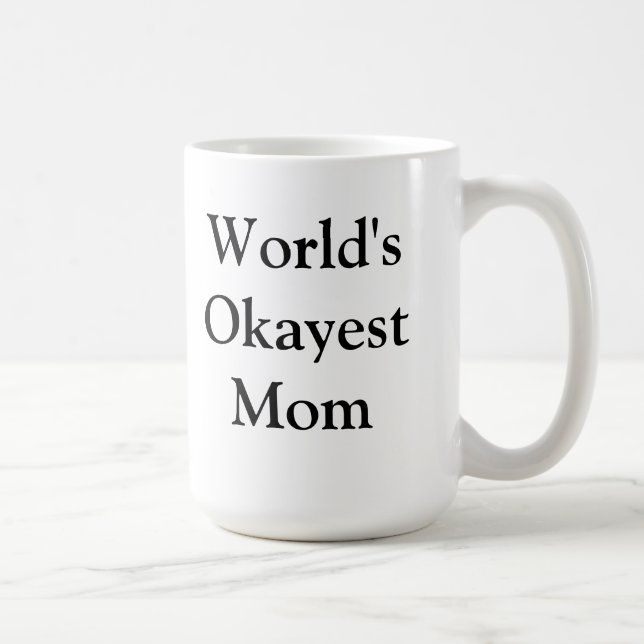 Caneca da mamã do Okayest do mundo (Direita)
