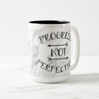 Caneca da perfeição do progresso não - fundo de