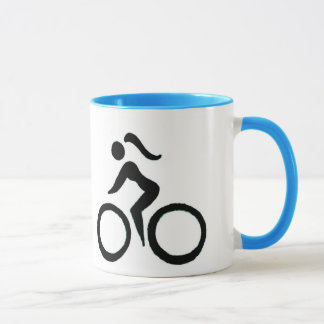 Caneca da velocidade da menina do ciclo