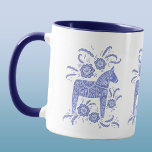 Caneca Dala Horse Periwinkle Blue e White<br><div class="desc">Um tradicional design de Dala Horse sueco em azul-indigo e branco. Ideal para aqueles que amam cavalos,  pôneis e todas as coisas escandinavas. Arte original de Nic Squirrell.</div>