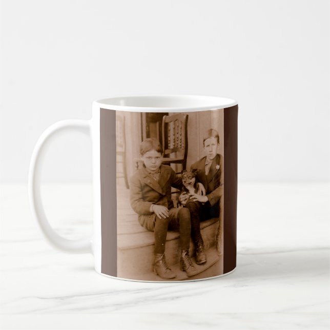 Caneca De Café 1920 dois rapazes, um cão (Esquerda)
