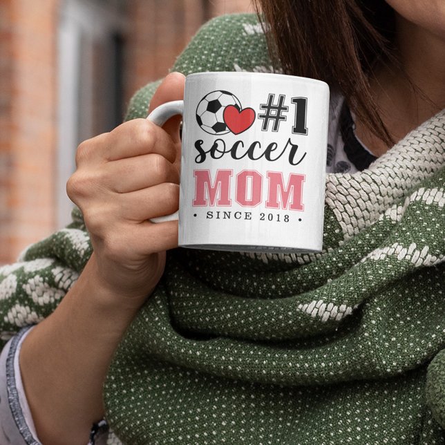 Caneca De Café #1 Mãe de Futebol Fonte Rosa Coração Vermelho (Criador carregado)