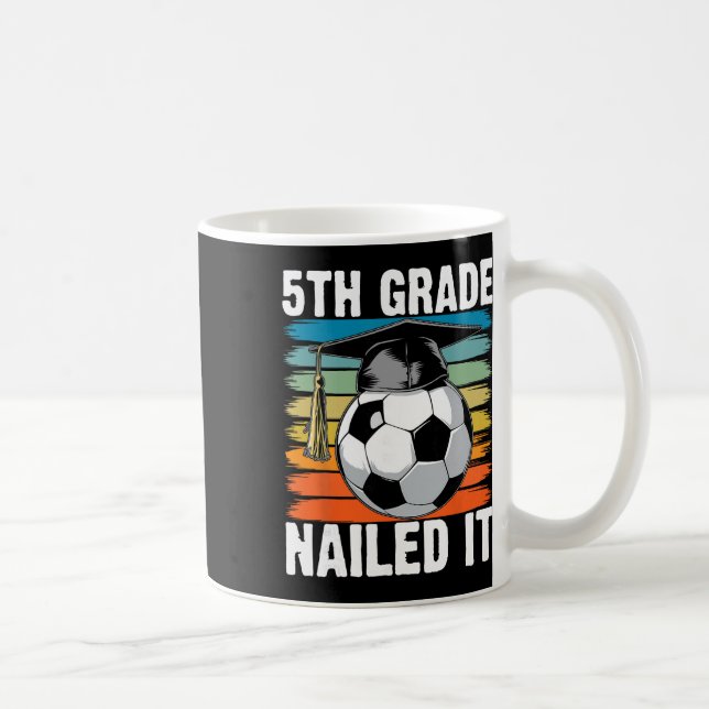 Caneca De Café 5ª Série Acertou no Futebol Ll Gorro de Formatura  (Direita)