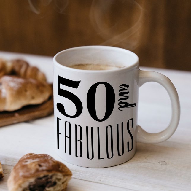 Caneca De Café 50 e Festa de aniversário fabulosa para presente M (Celebrate turning 50 in style with this classy modern black and white design.)