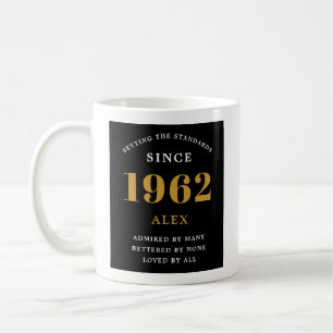 Caneca De Café 60º Aniversário Nome 1962 Chic Dourado Negro Elega