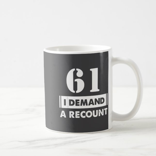 Caneca De Café 61 Birthday Gift Funny Demand Recount 61 Years Old (Direita)