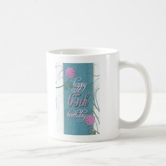 Caneca De Café 65th aniversário feliz com flores do divertimento